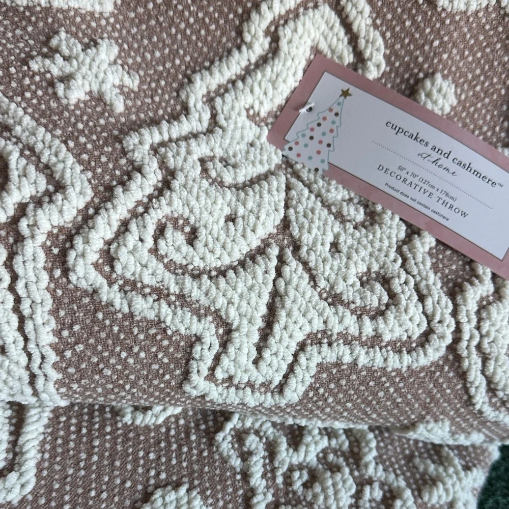Cupcakes & Cashmere Holiday Christmas Throw Chenille Gingerbread Reindeer NEW!
